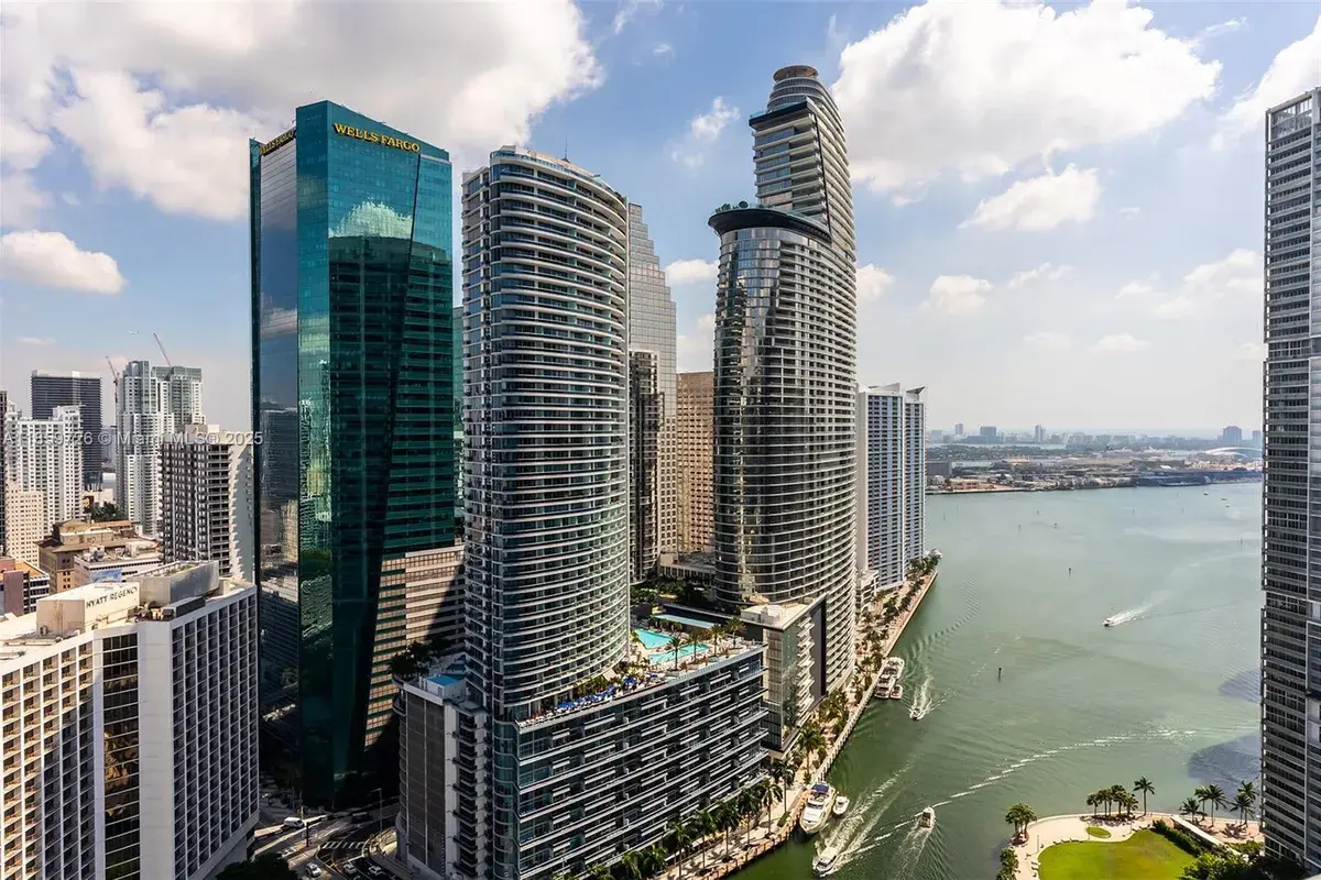 77 SE 5th St # 2410, Miami FL 33131