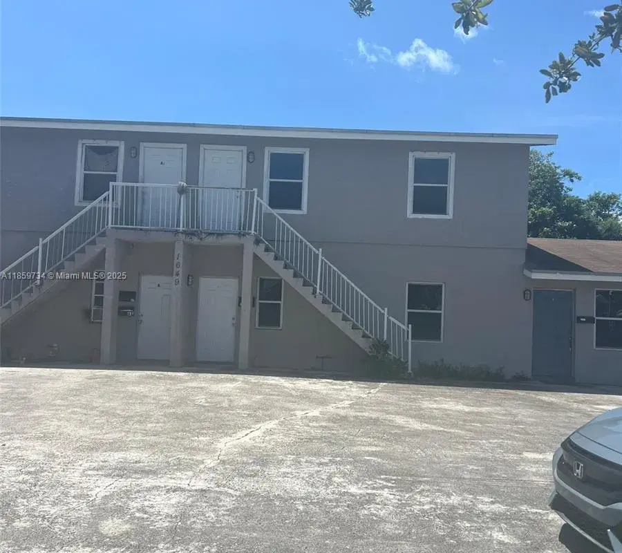1649 W 28th St # B, Riviera Beach FL 33404