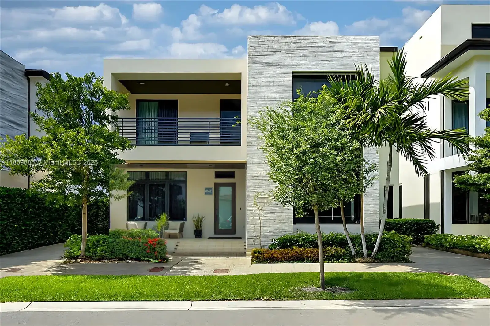 8162 NW 48th Ter, Doral FL 33166 photo 2