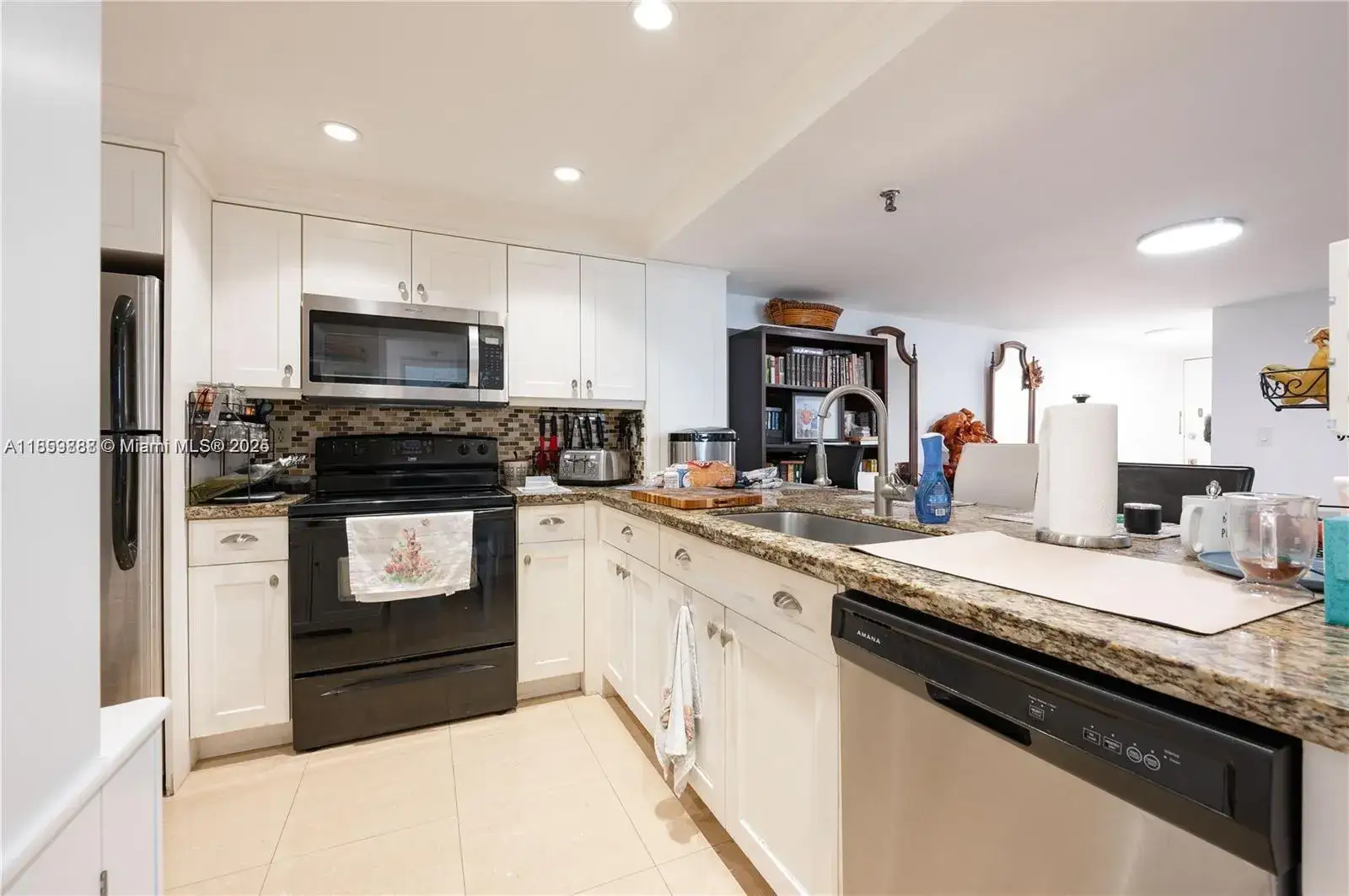 2 bedroom 2 bath Residential for sale at 1621 Collins Ave # 302, Miami Beach FL 33139