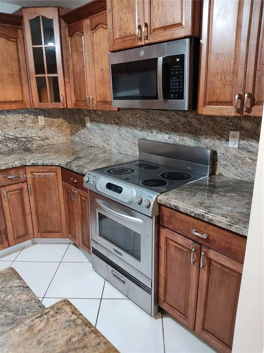 9735 NW 52nd St # 411, Doral FL 33178 photo 3