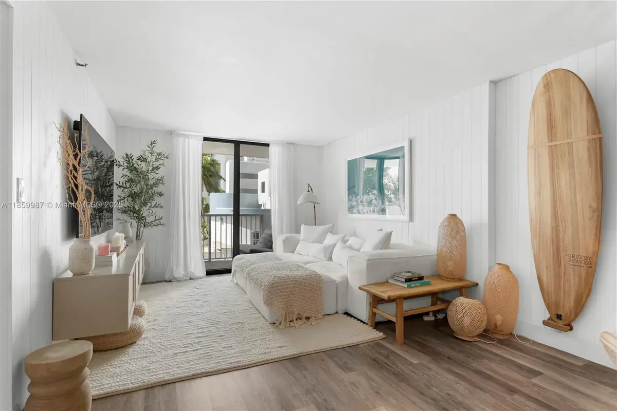 4301 Collins Ave # 207, Miami Beach FL 33140