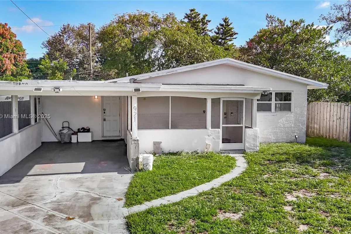 921 NW 14th St, Fort Lauderdale FL 33311