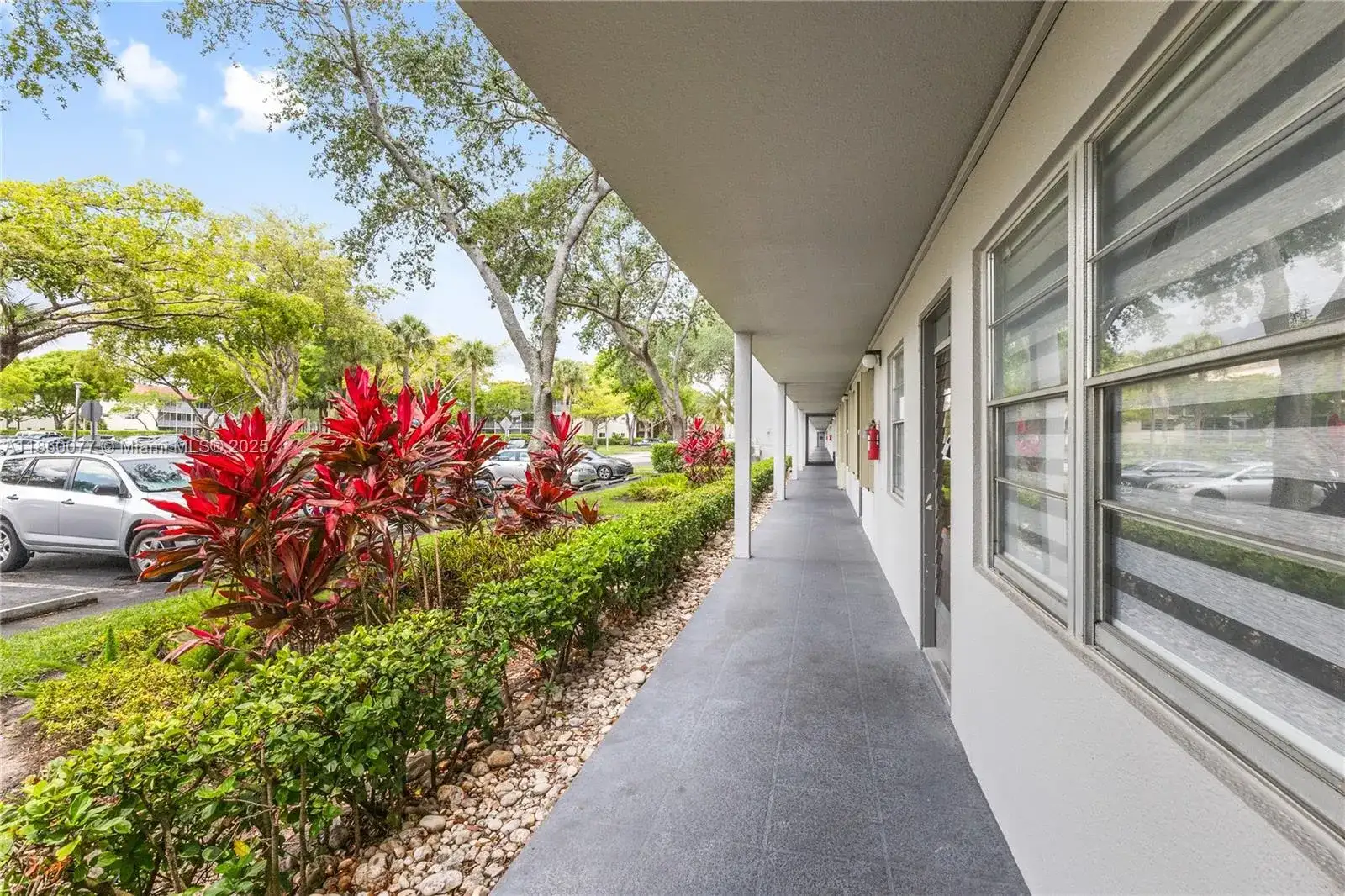 251 SW 132 way # 114H, Pembroke Pines FL 33027 photo 2