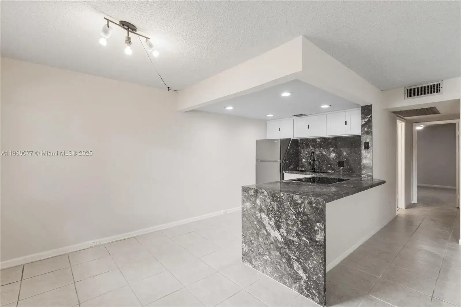 251 SW 132 way # 114H, Pembroke Pines FL 33027 photo 3