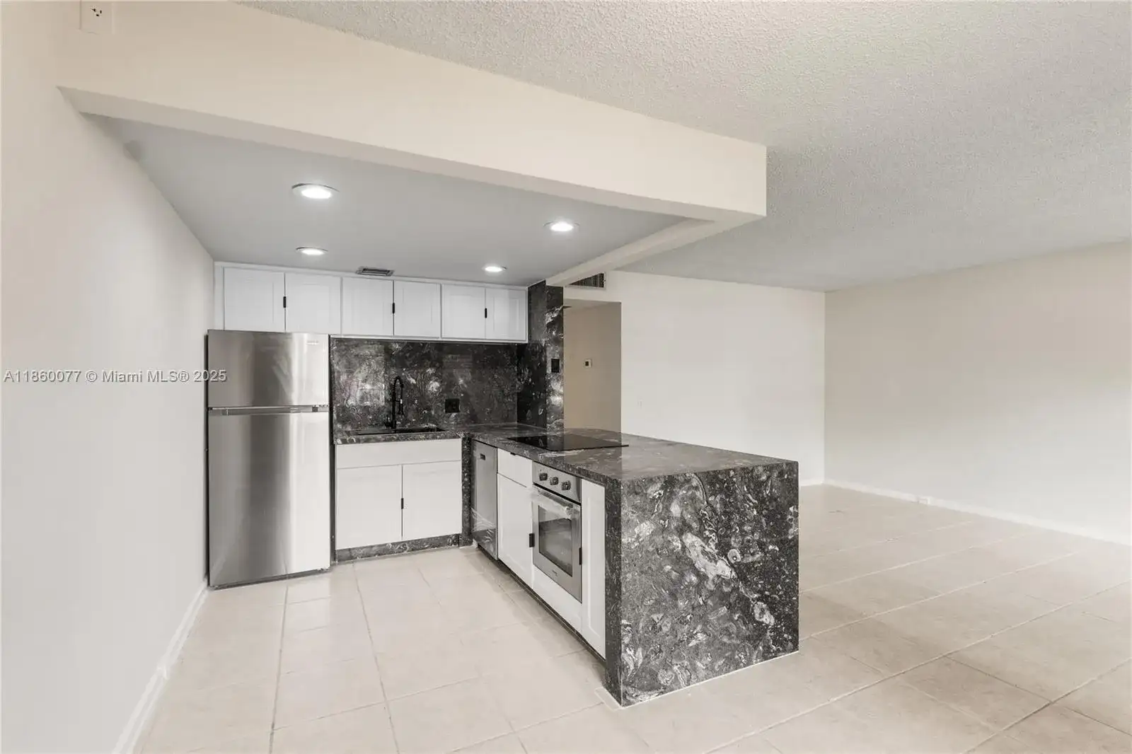 251 SW 132 way # 114H, Pembroke Pines FL 33027 photo 4