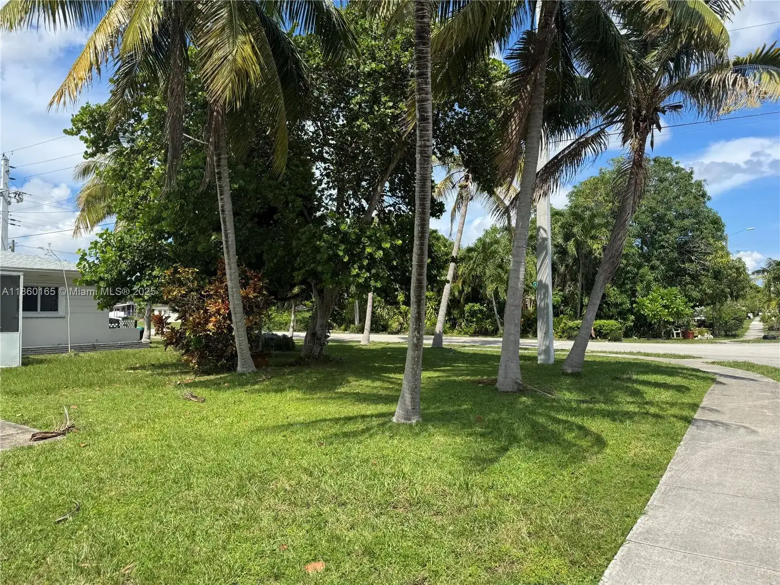 1691 NE 177th St, North Miami Beach FL 33162 photo 3