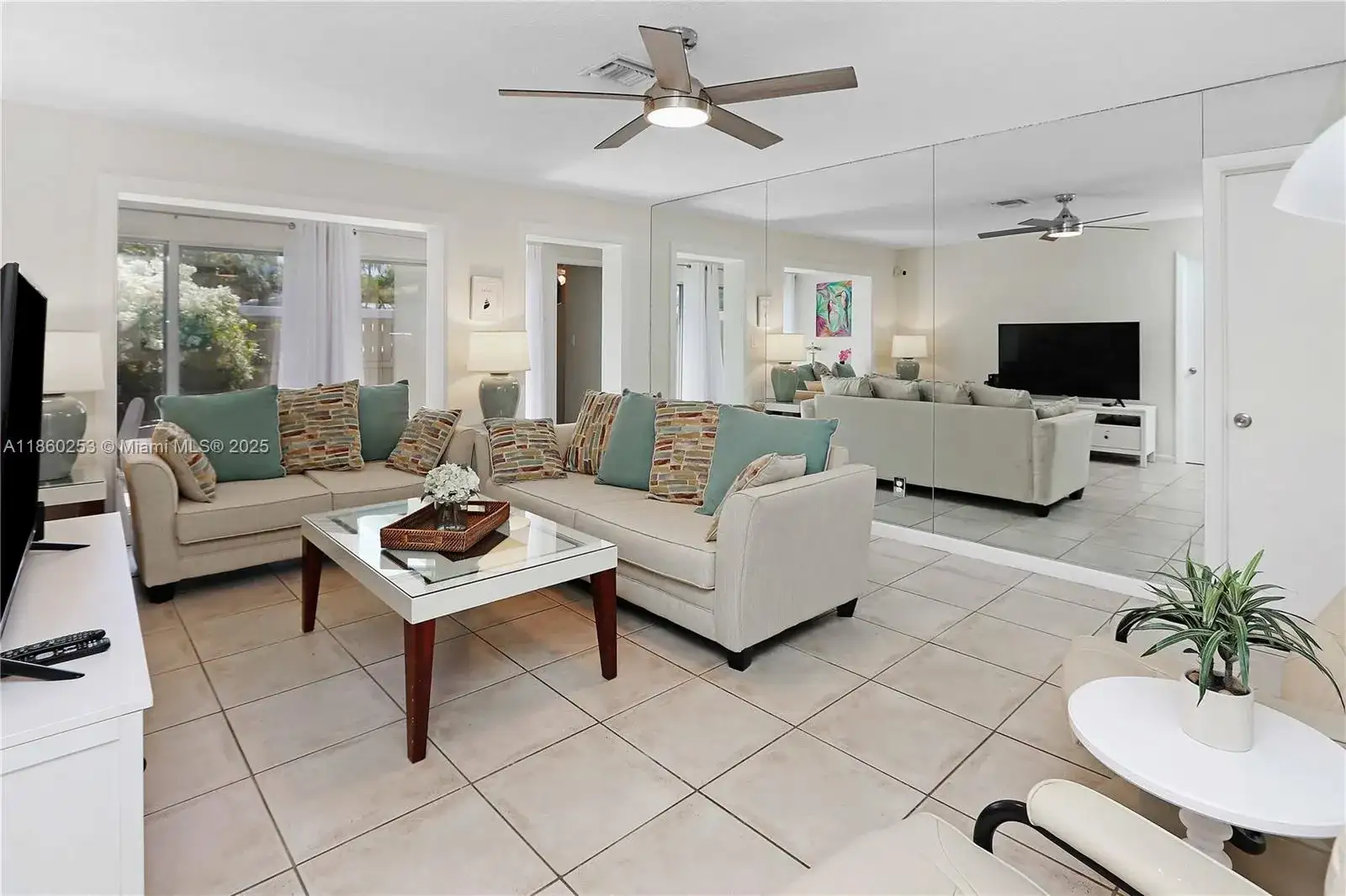 2109 NW 2nd Avenue, Wilton Manors FL 33311 photo 2