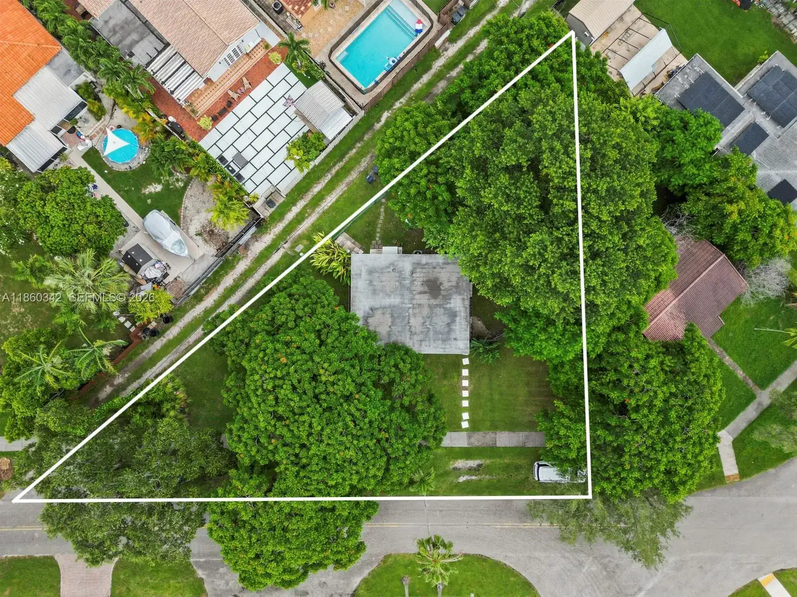 201 Flagler Dr, Miami Springs FL 33166 photo 2