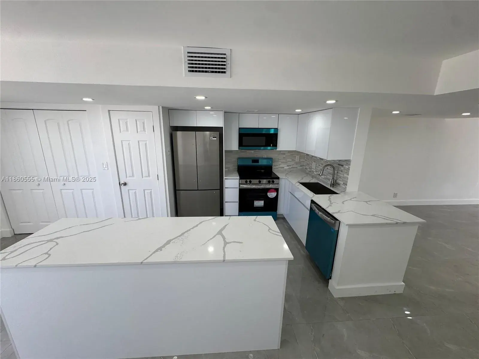 2318 NE 7th St # 34, Hallandale Beach FL 33009