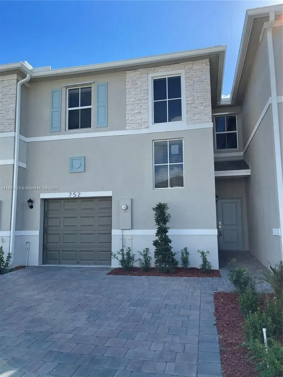 752 SE 17th St # 0, Homestead FL 33034 photo 2