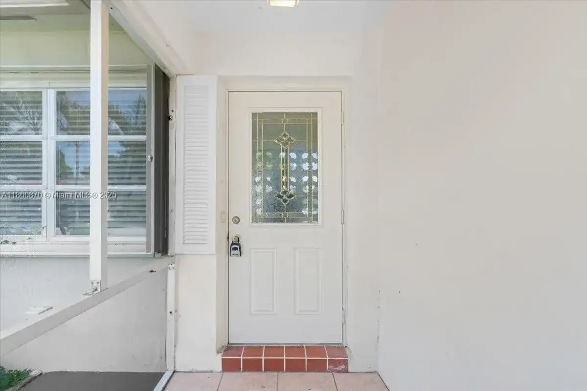 6930 NW 11th Ct, Margate FL 33063 photo 3