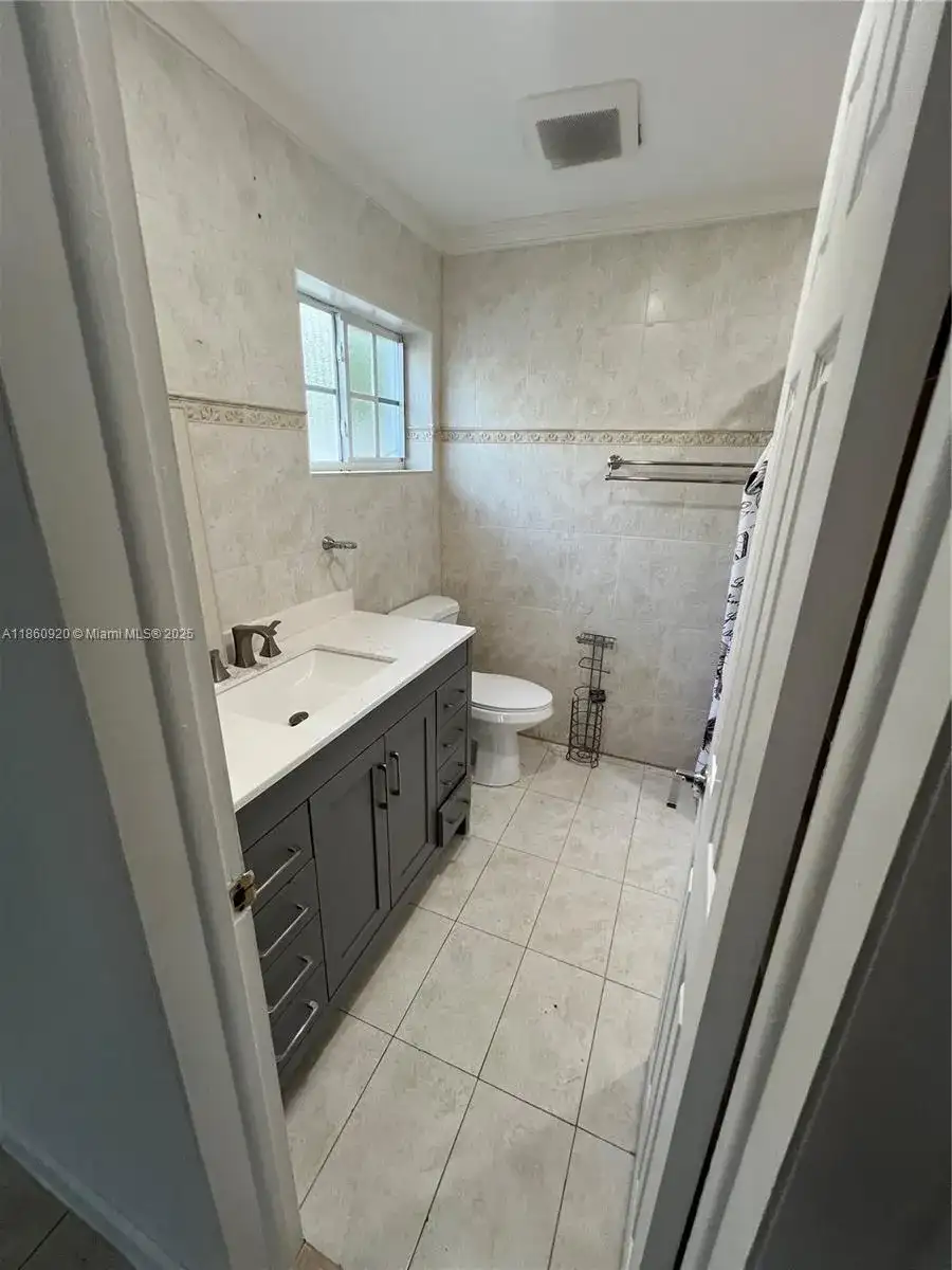 382 NE 113th St # 0, Miami FL 33161 photo 2