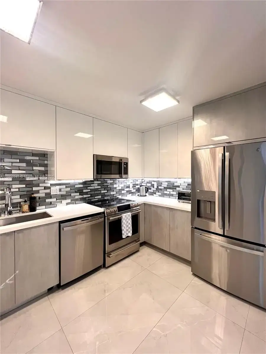 100 Bayview Dr # 1524, Sunny Isles Beach FL 33160 photo 2