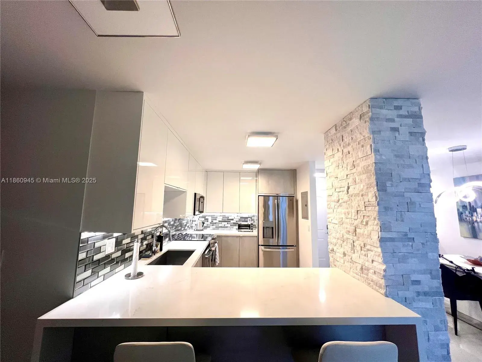 100 Bayview Dr # 1524, Sunny Isles Beach FL 33160