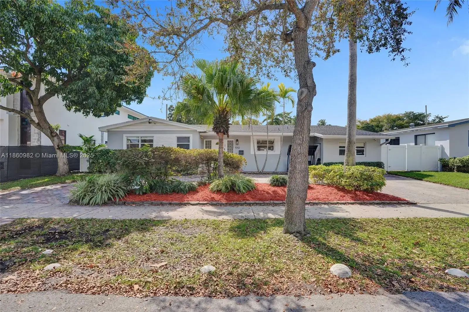 1052 NE 179th Ter, North Miami Beach FL 33162 photo 2