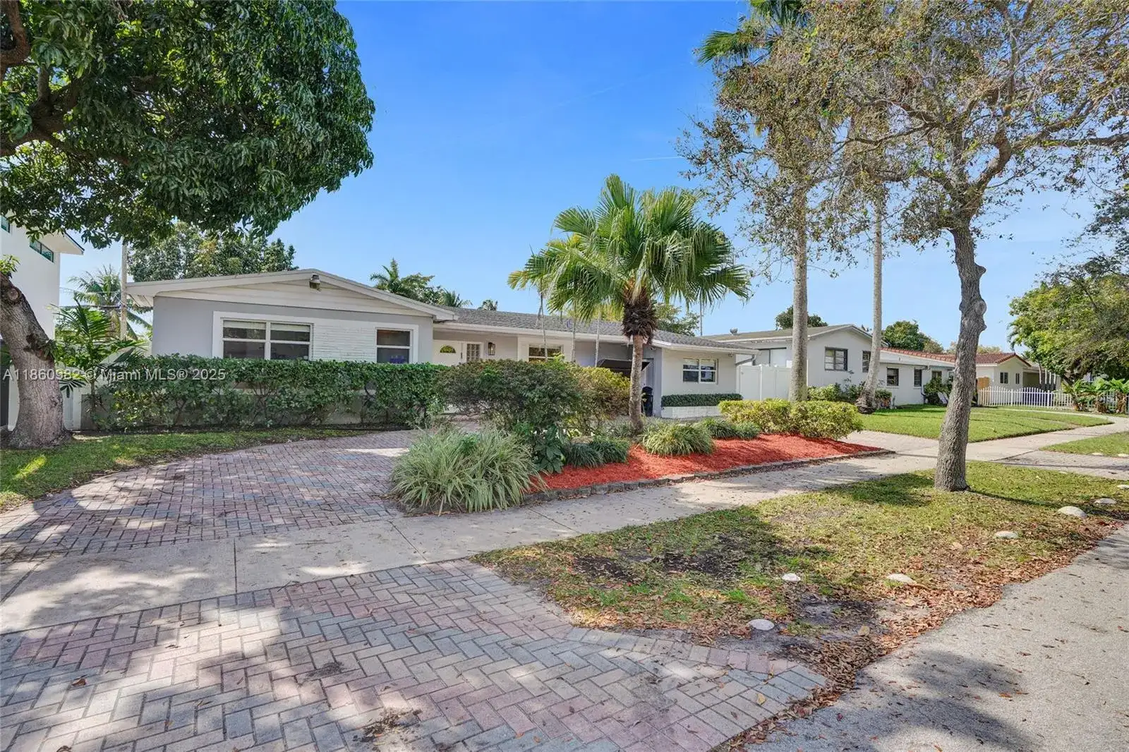 1052 NE 179th Ter, North Miami Beach FL 33162 photo 3