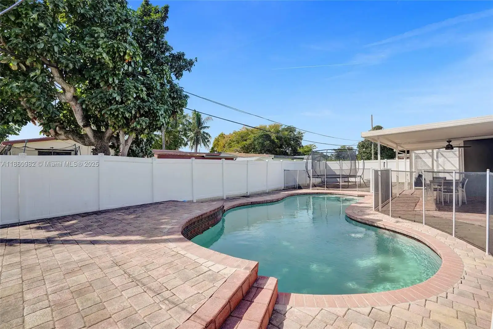 1052 NE 179th Ter, North Miami Beach FL 33162 photo 4