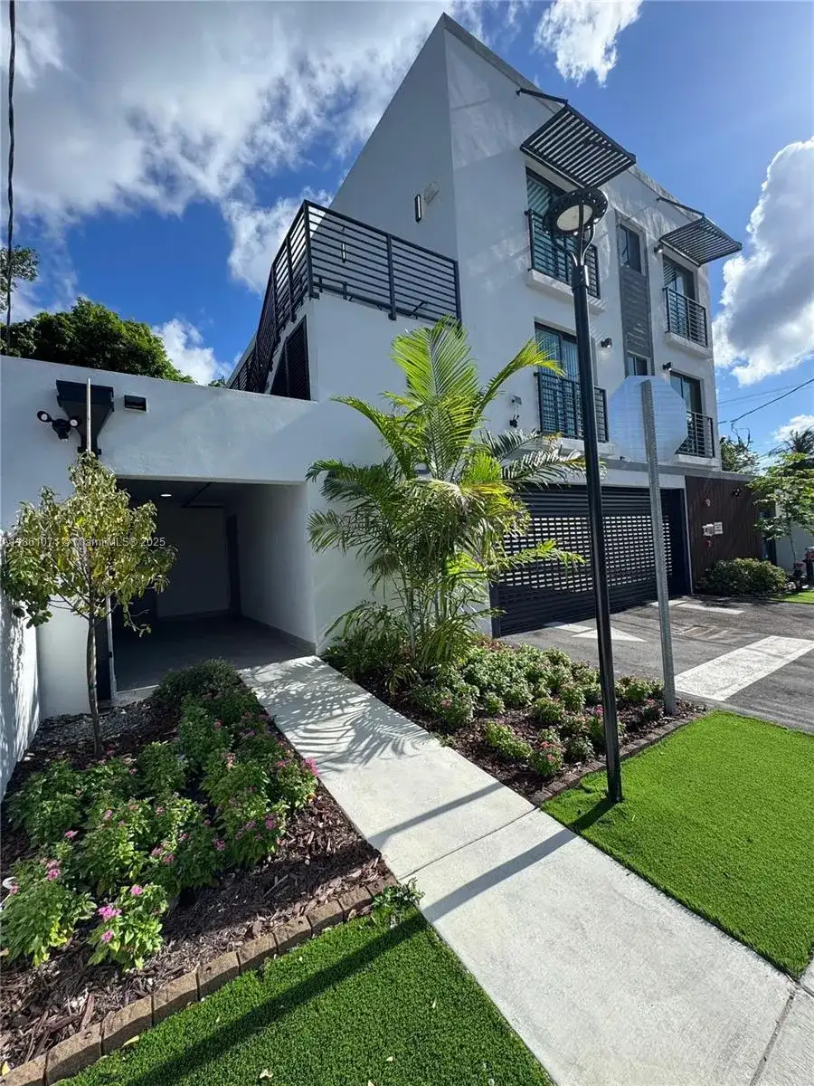 2782 NW 46th St # 1, Miami FL 33142 photo 5