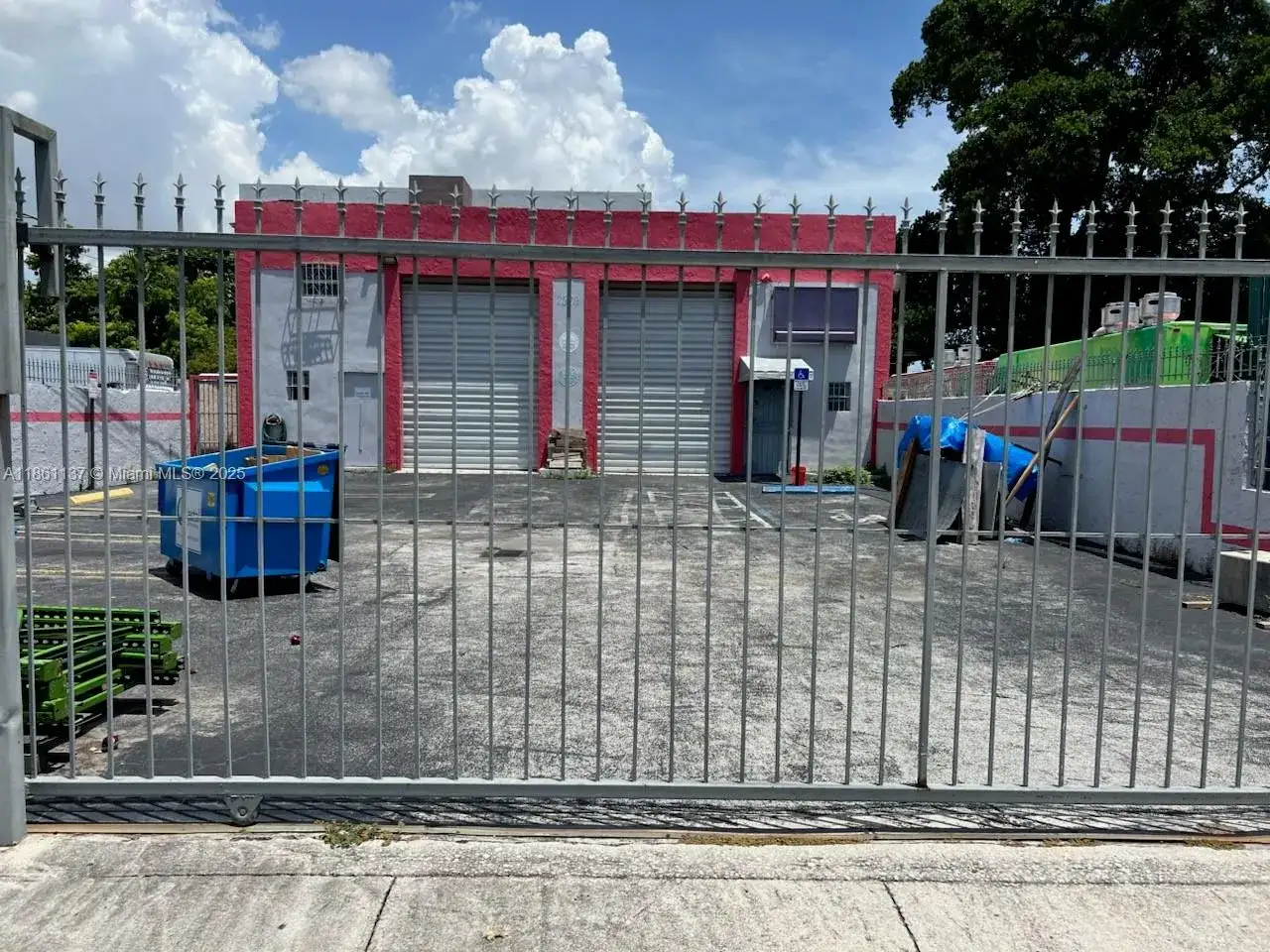 2529 NW 23rd St, Miami FL 33142 photo 2