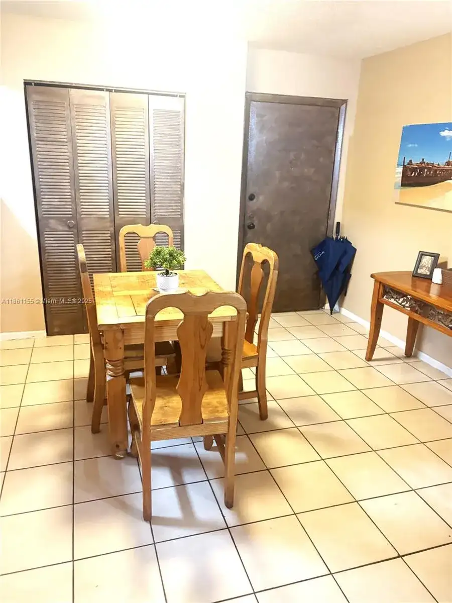 8889 Fontainebleau Blvd # 204, Miami FL 33172 photo 4