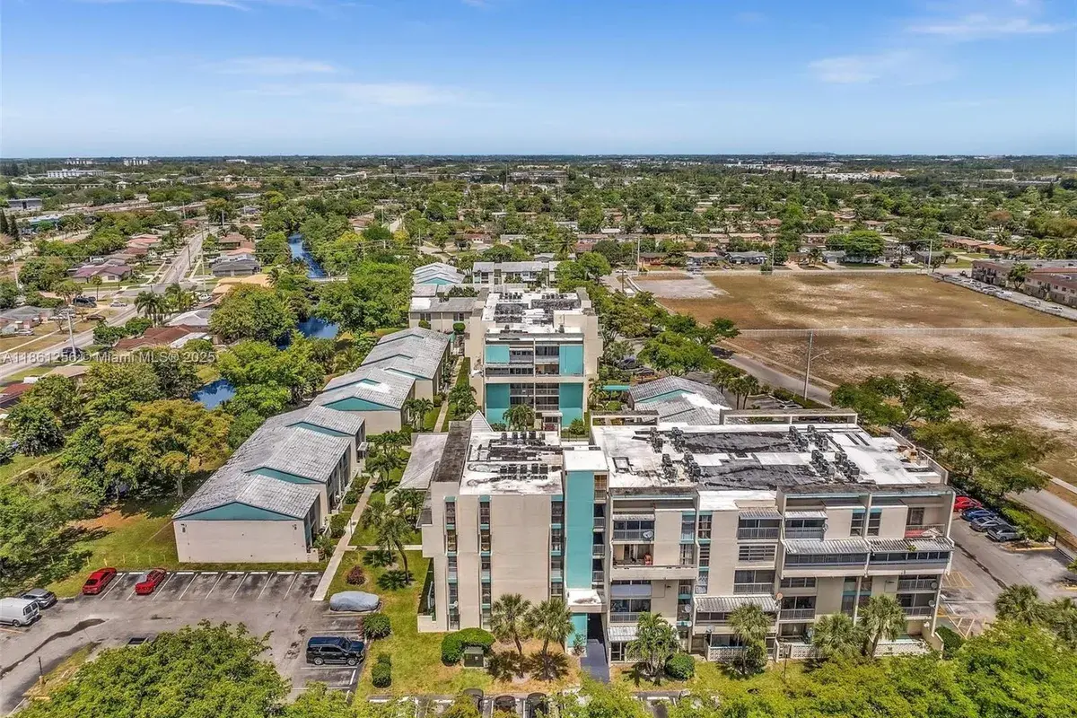 2017 NW 46th Ave # A401, Lauderhill FL 33313