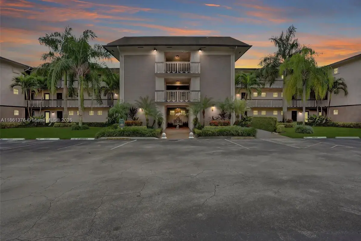 4900 Washington St # 203, Hollywood FL 33021