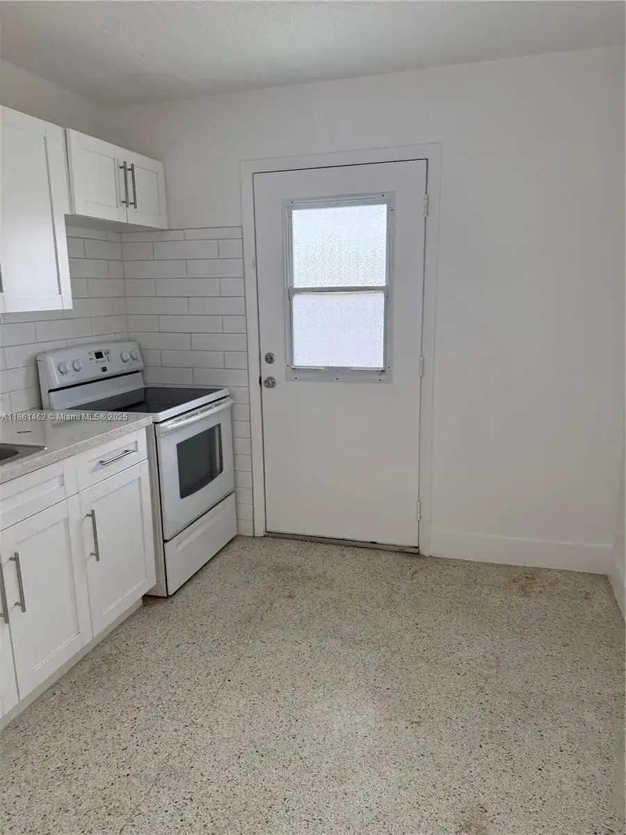 55 W 7th St # 16, Hialeah FL 33010 photo 2