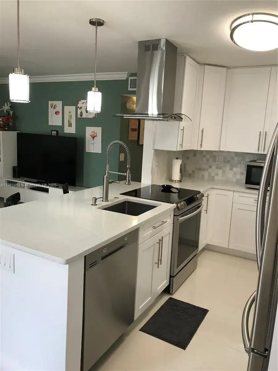 466 Normandy J # 466, Delray Beach FL 33484 photo 2