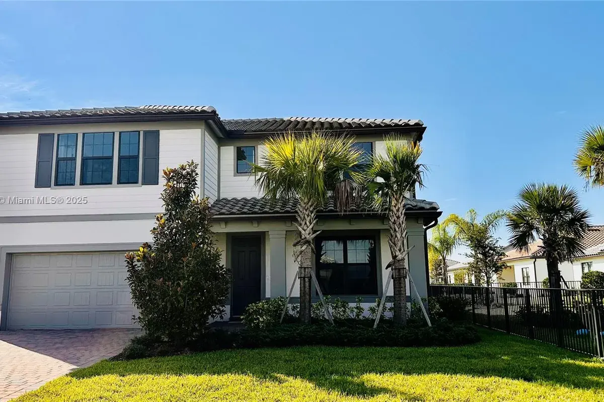 427 SE Vallarta Dr, Port St. Lucie FL 34984