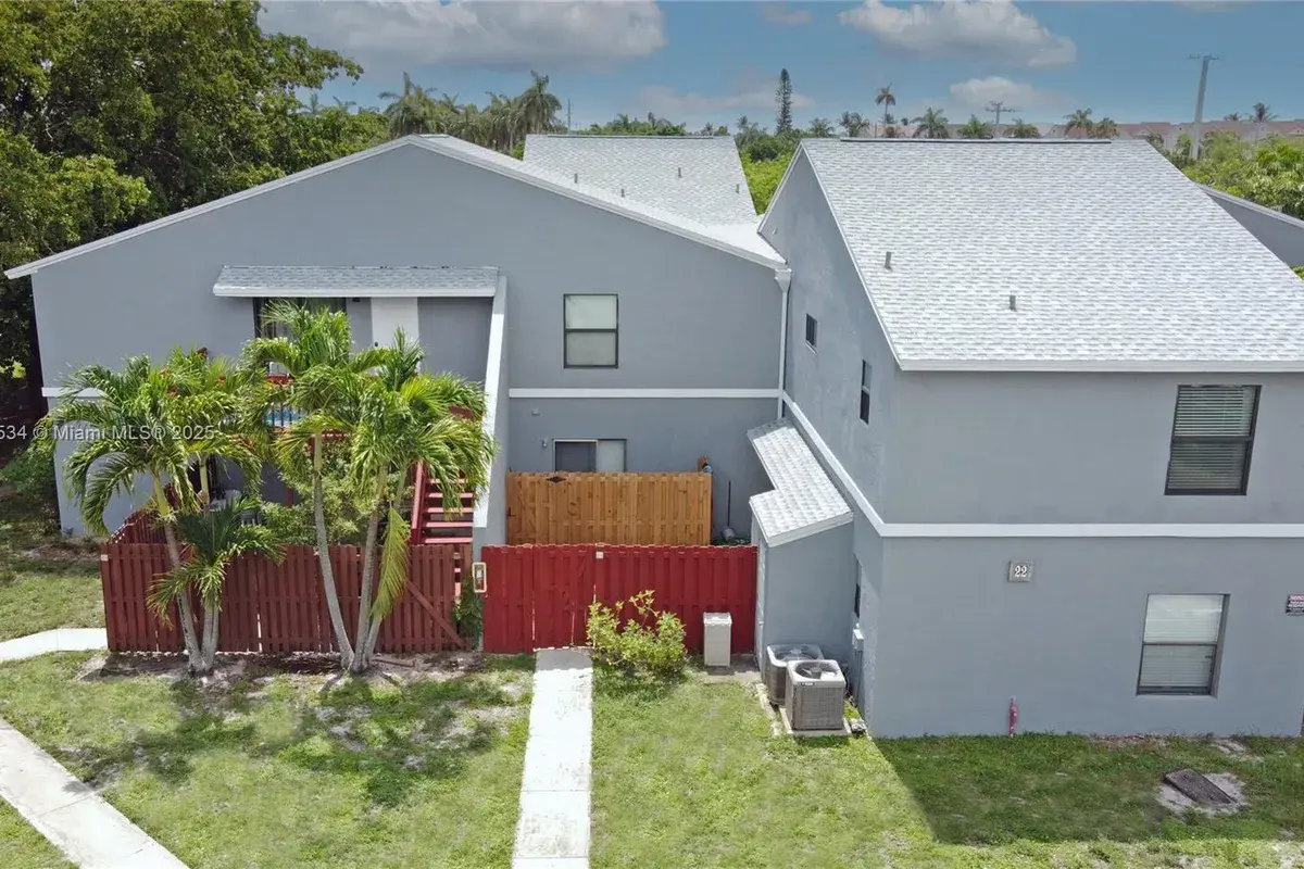 22 Crossings Cir, Boynton Beach FL 33435