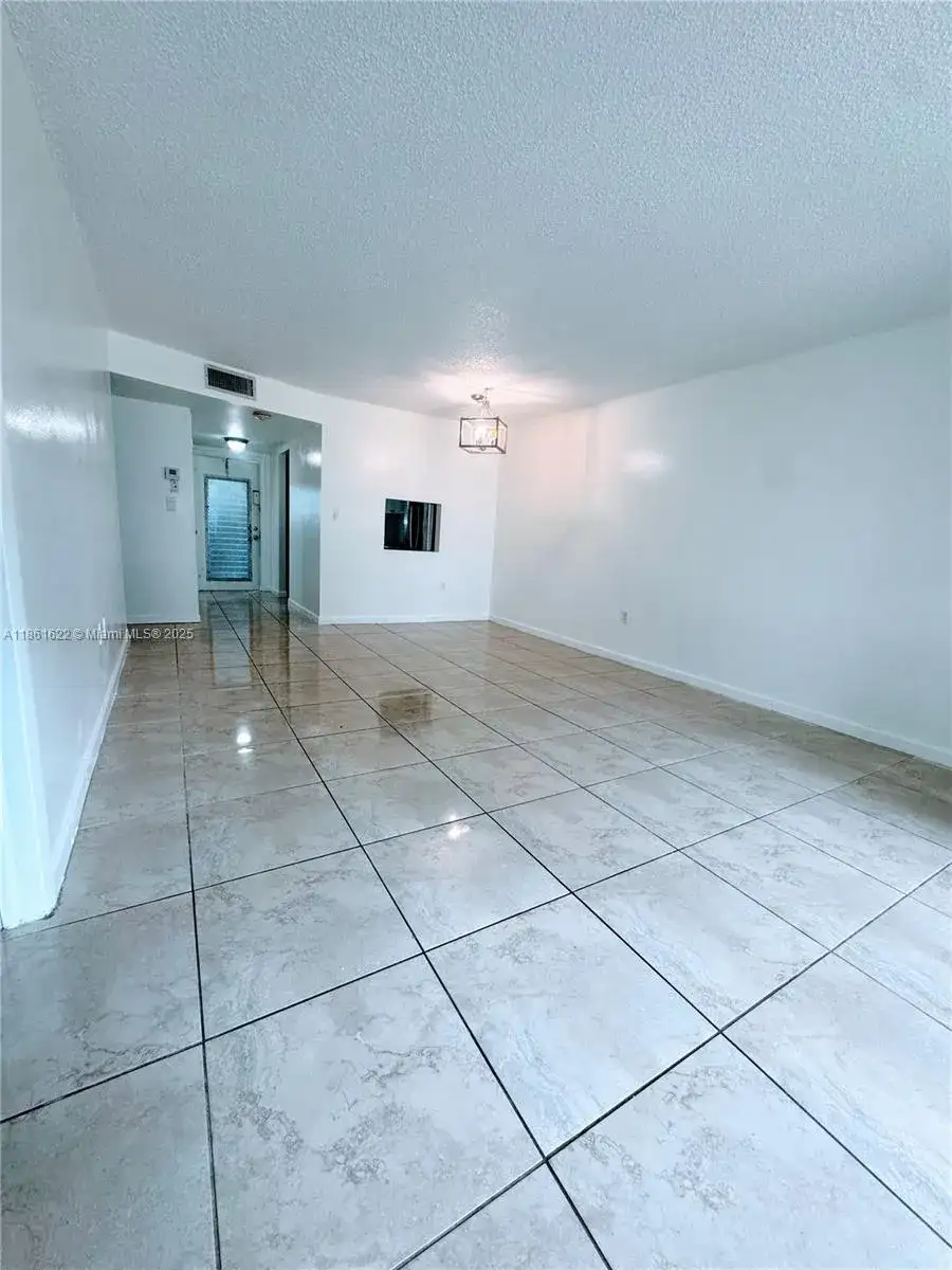 8460 Sunrise Lakes Blvd # 112, Sunrise FL 33322 photo 4