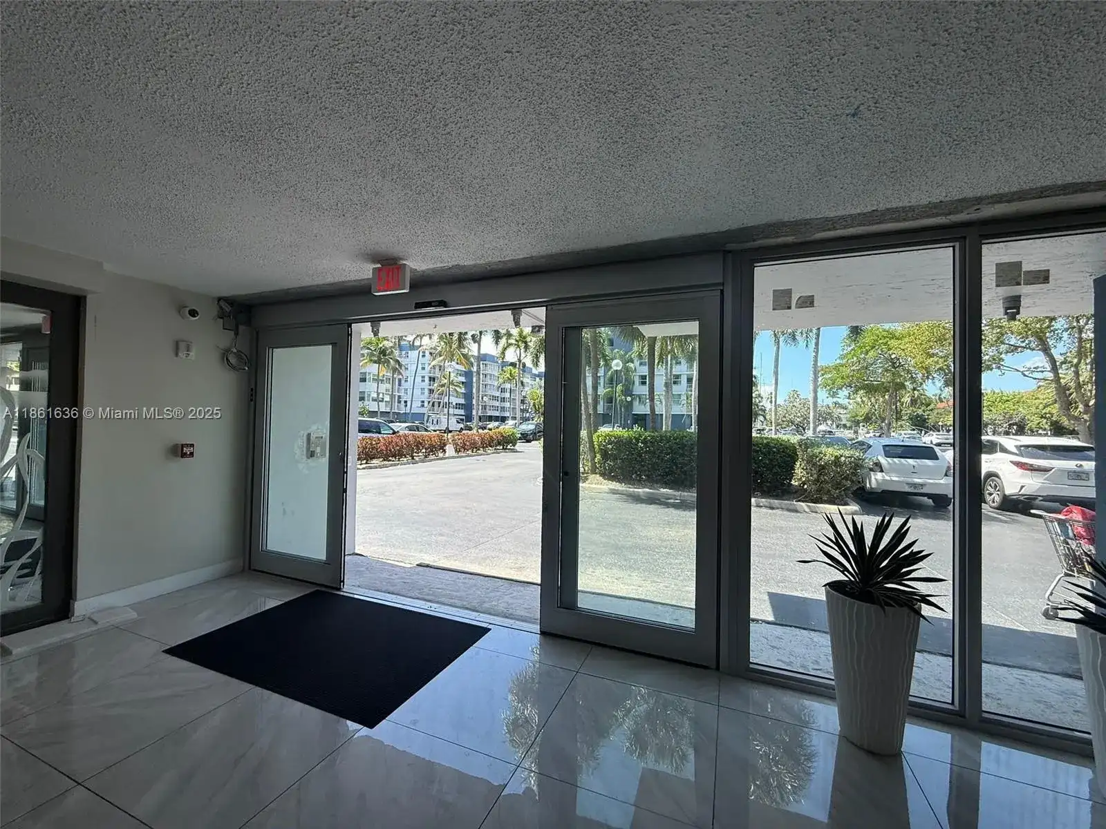 16546 NE 26th Ave # 4J, North Miami Beach FL 33160 photo 2