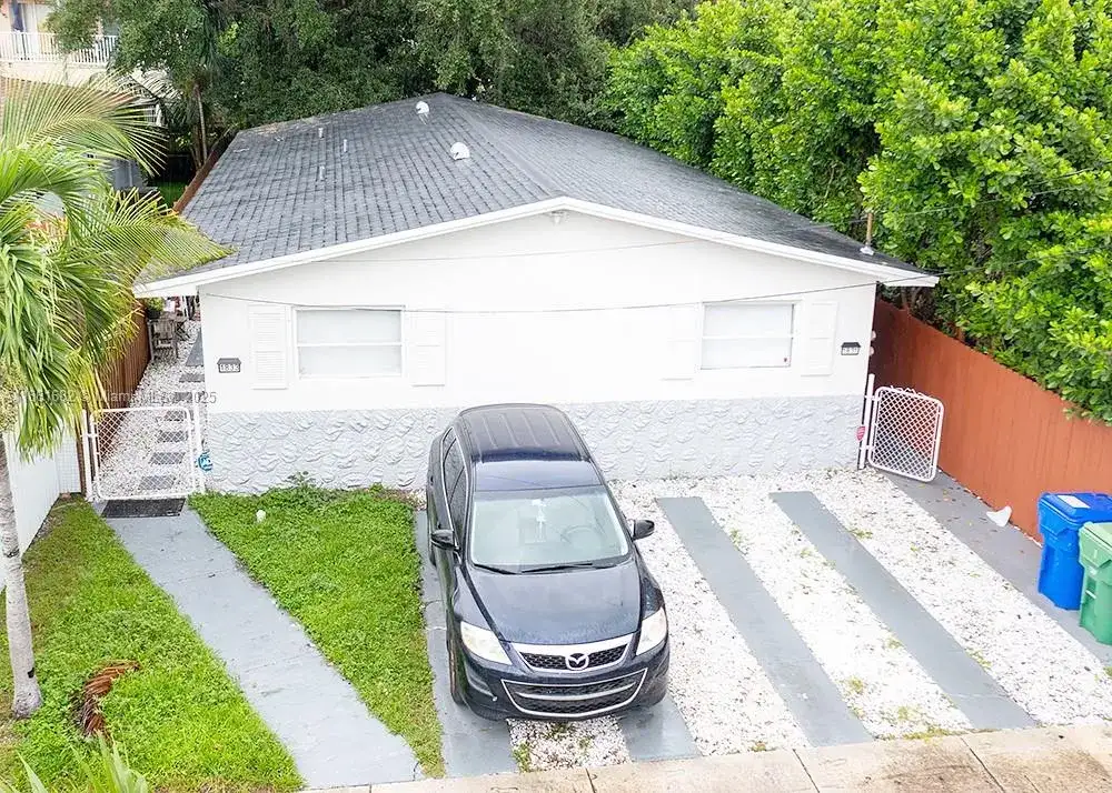 1831 NW 41st St, Miami FL 33142 photo 4