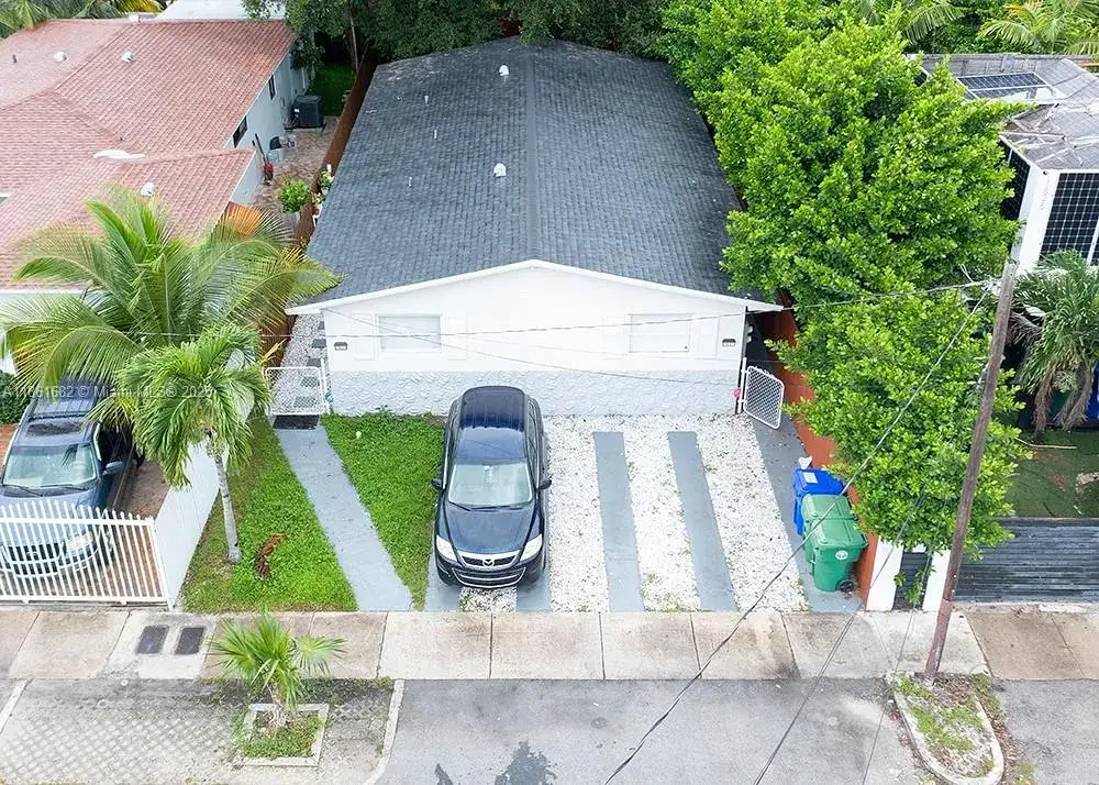 1831 NW 41st St, Miami FL 33142 photo 5