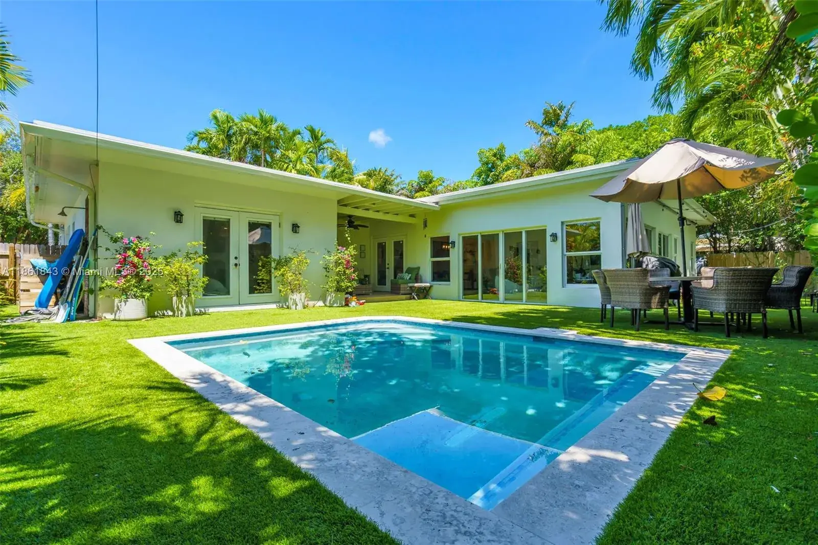 653 Glenridge Rd, Key Biscayne FL 33149