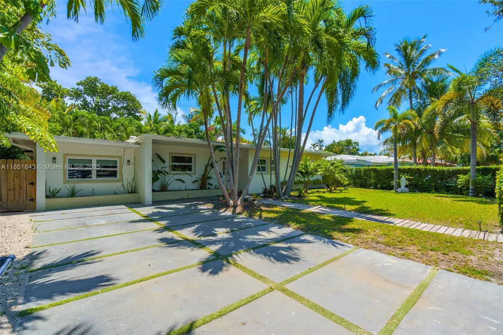 653 Glenridge Rd, Key Biscayne FL 33149