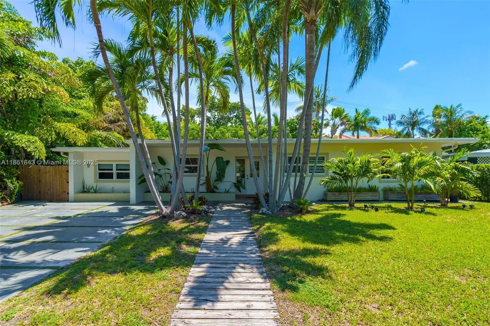 653 Glenridge Rd, Key Biscayne FL 33149