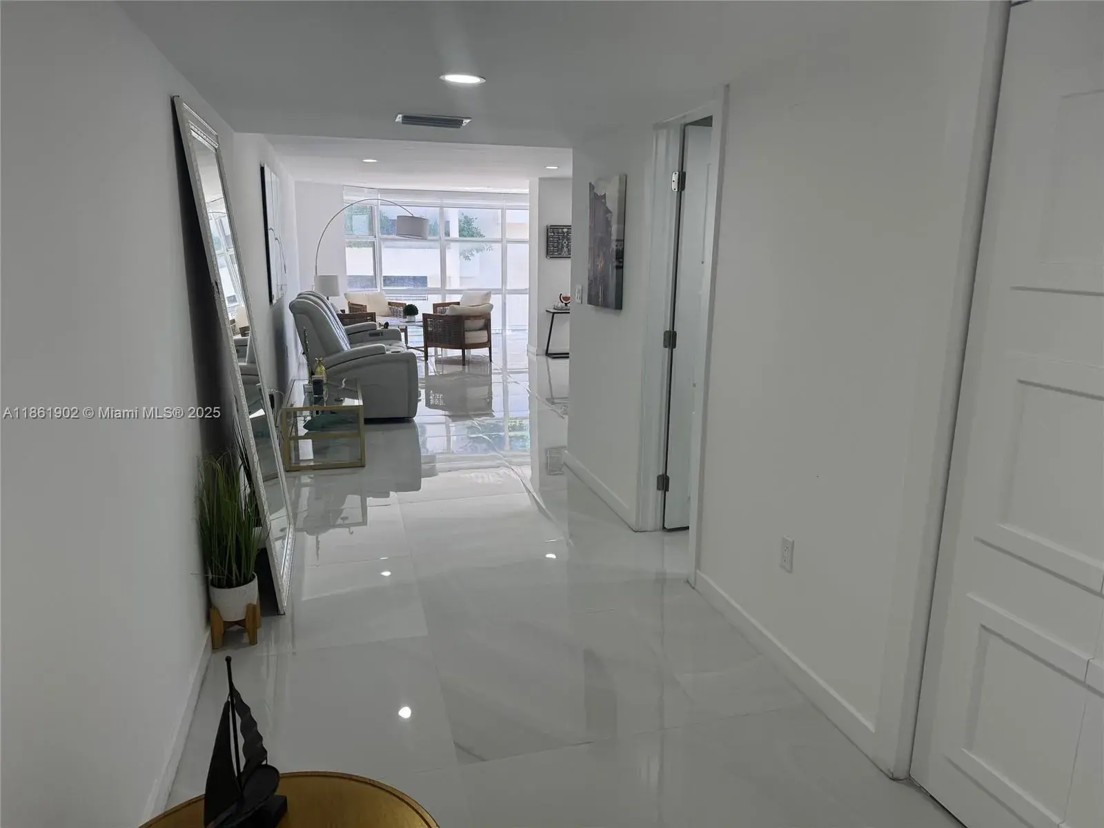 6423 Collins Ave # 401, Miami Beach FL 33141