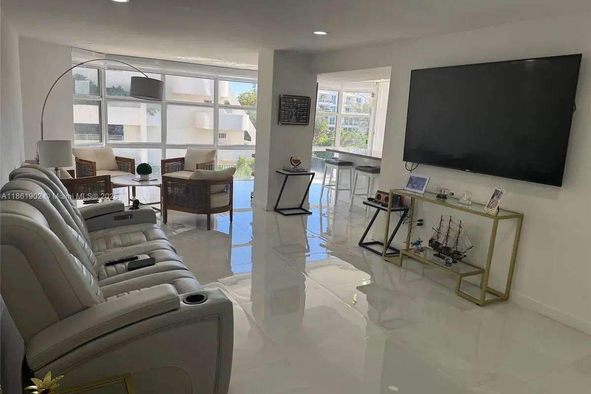 6423 Collins Ave # 401, Miami Beach FL 33141