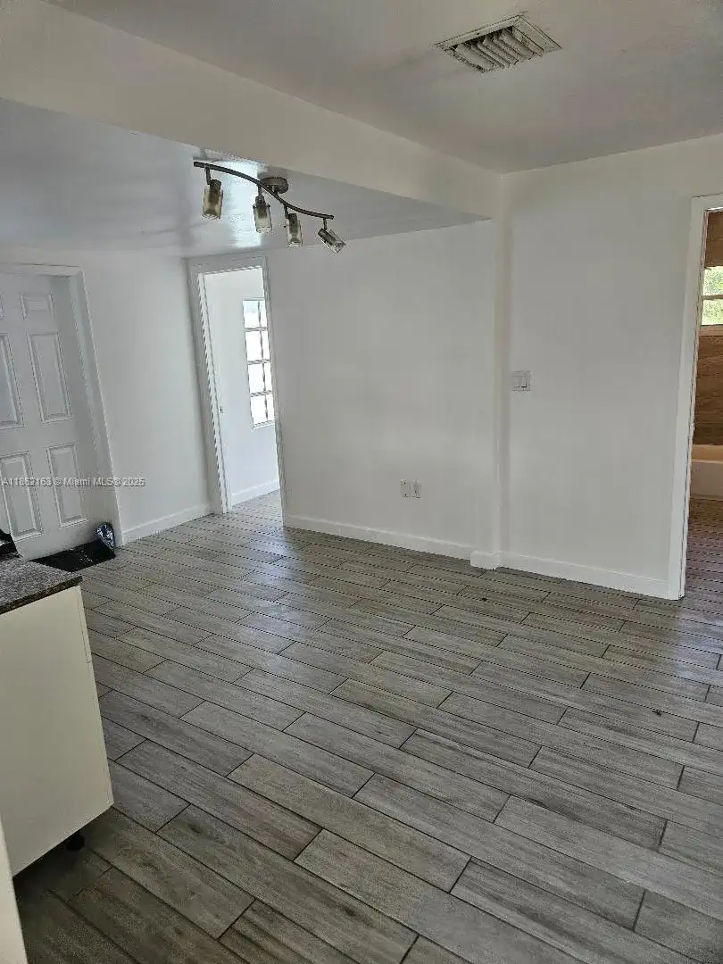 1035 NW 5th St # 3, Miami FL 33128 photo 2