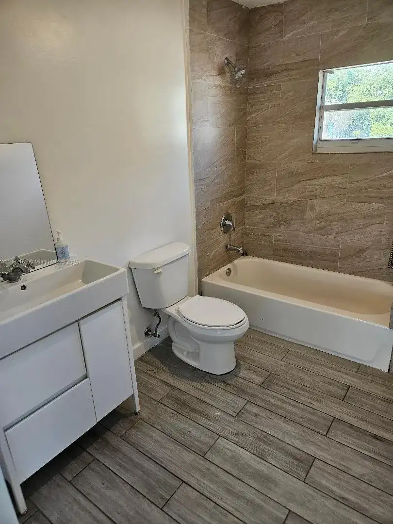 1035 NW 5th St # 3, Miami FL 33128 photo 3