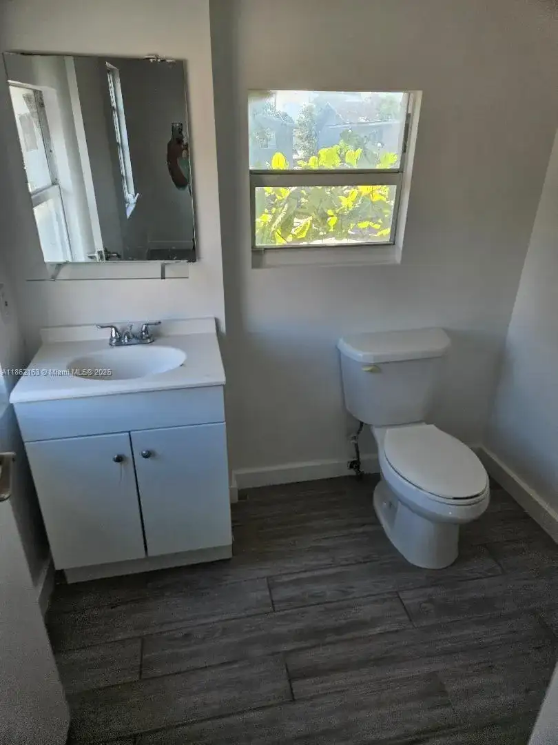 1035 NW 5th St # 3, Miami FL 33128 photo 5