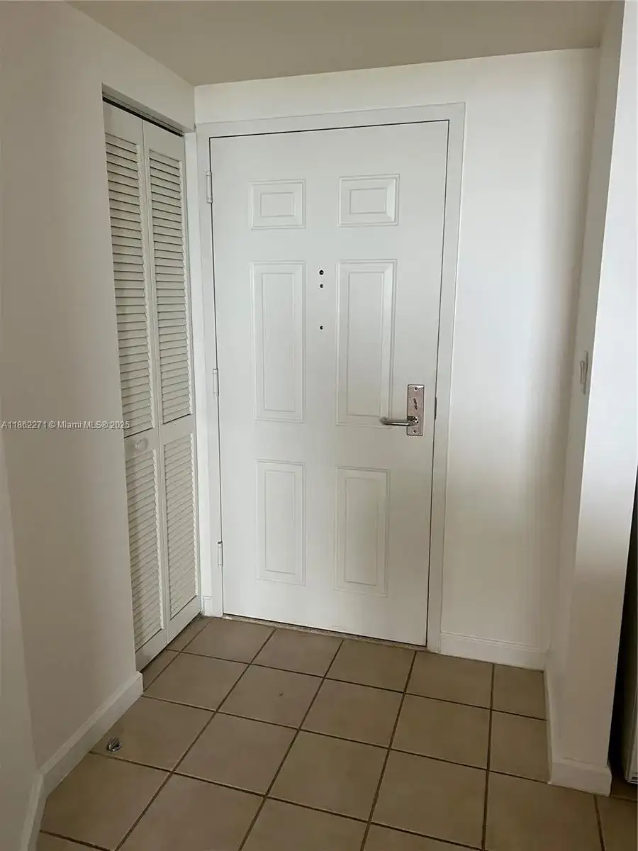 19501 W Country Club Dr # 1411, Aventura FL 33180 photo 4