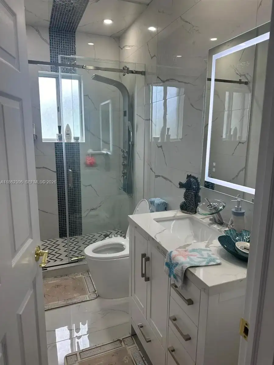 318 NE 31st Ave, Homestead FL 33033 photo 4