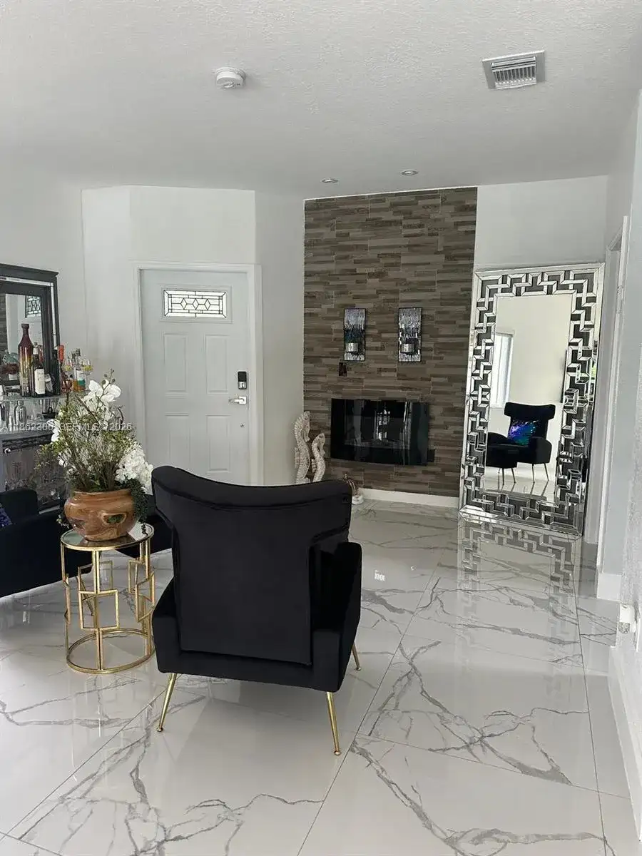 318 NE 31st Ave, Homestead FL 33033 photo 5