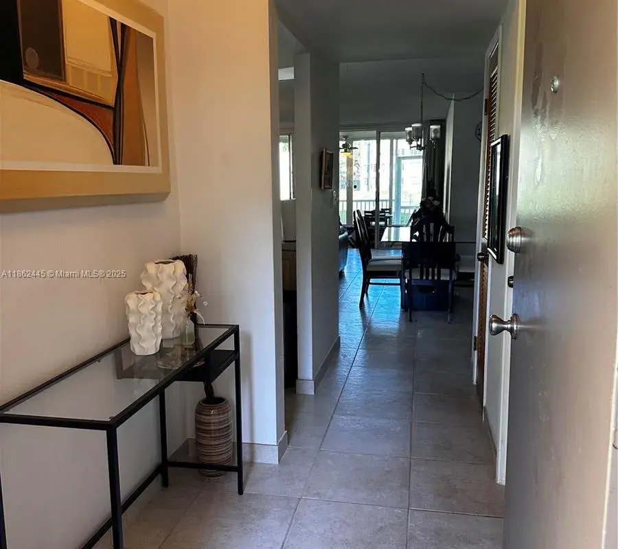 1690 NE 191st St # 1, Miami FL 33179