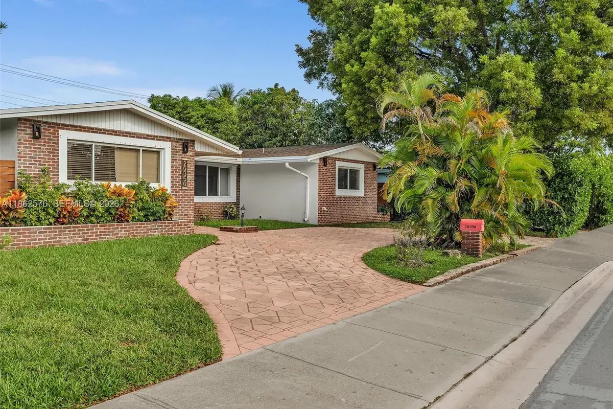 20350 Highland Lakes Blvd, Miami FL 33179