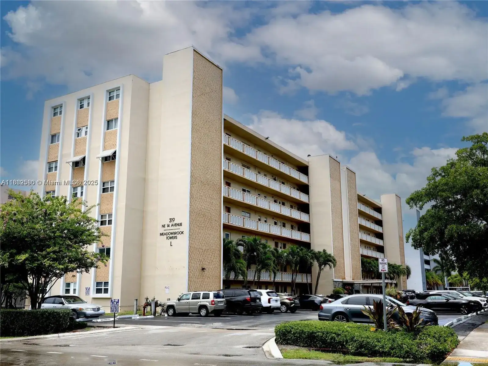 319 NE 14th Ave # 505, Hallandale Beach FL 33009 photo 2