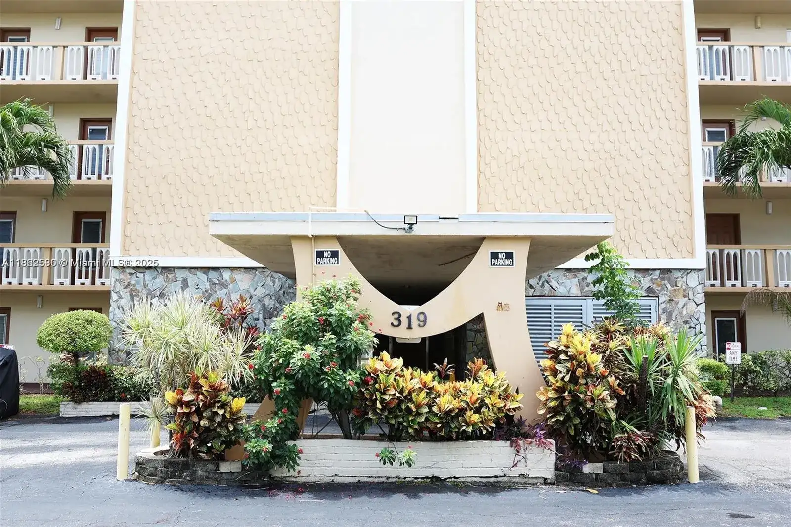 319 NE 14th Ave # 505, Hallandale Beach FL 33009 photo 3